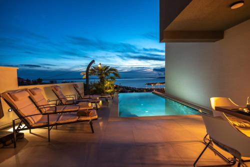 Astonishing villa Blue Horizon w heated pool — 4-Star Luxury Hotel in Podstrana, Croatia
