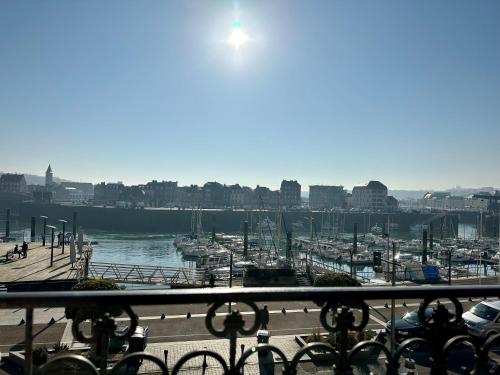 La Paillote Dieppoise Vue Port Exceptionnelle 2 a 4 Pers in Dieppe, France