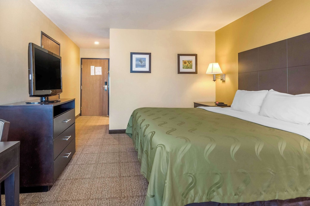 Quality Inn & Suites Lenexa Kansas City - photo 17