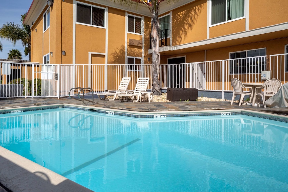 Comfort Inn Castro Valley - photo 27