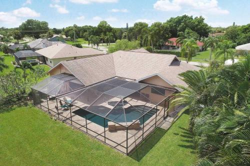 Villa Milano Electric heated pool home w spa in quiet neighborhood & pet friendly SWFL Rentals — 4-Star Luxury Hotel in North Fort Myers, United States
