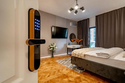 The Black Orchid Studio Balcony Near Old Town — 4-Star Luxury Hotel in Bucharest, Romania