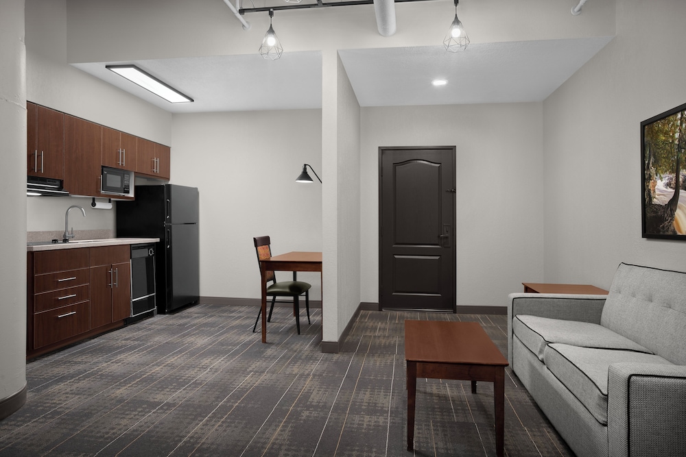 The Suites Hotel at Waterfront Plaza - photo 22