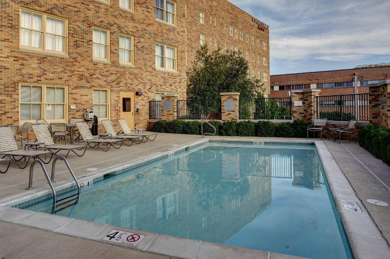 Courtyard by Marriott Kansas City Country Club Plaza - photo 3