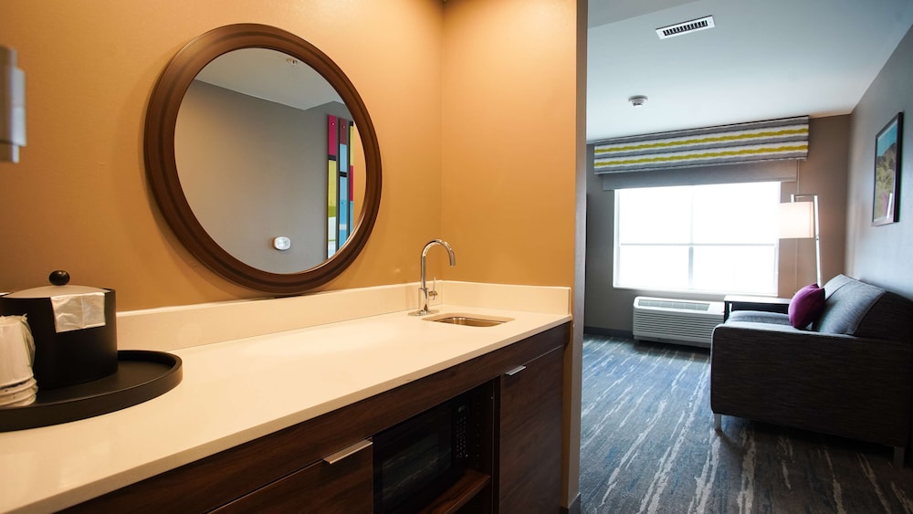 Hampton Inn & Suites St. Clairsville - photo 17