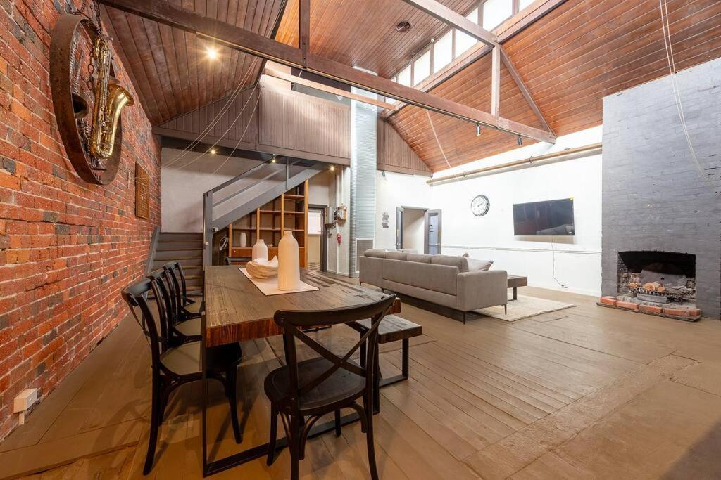 Historical Building dating back to 1900 — hotel in Nhill
