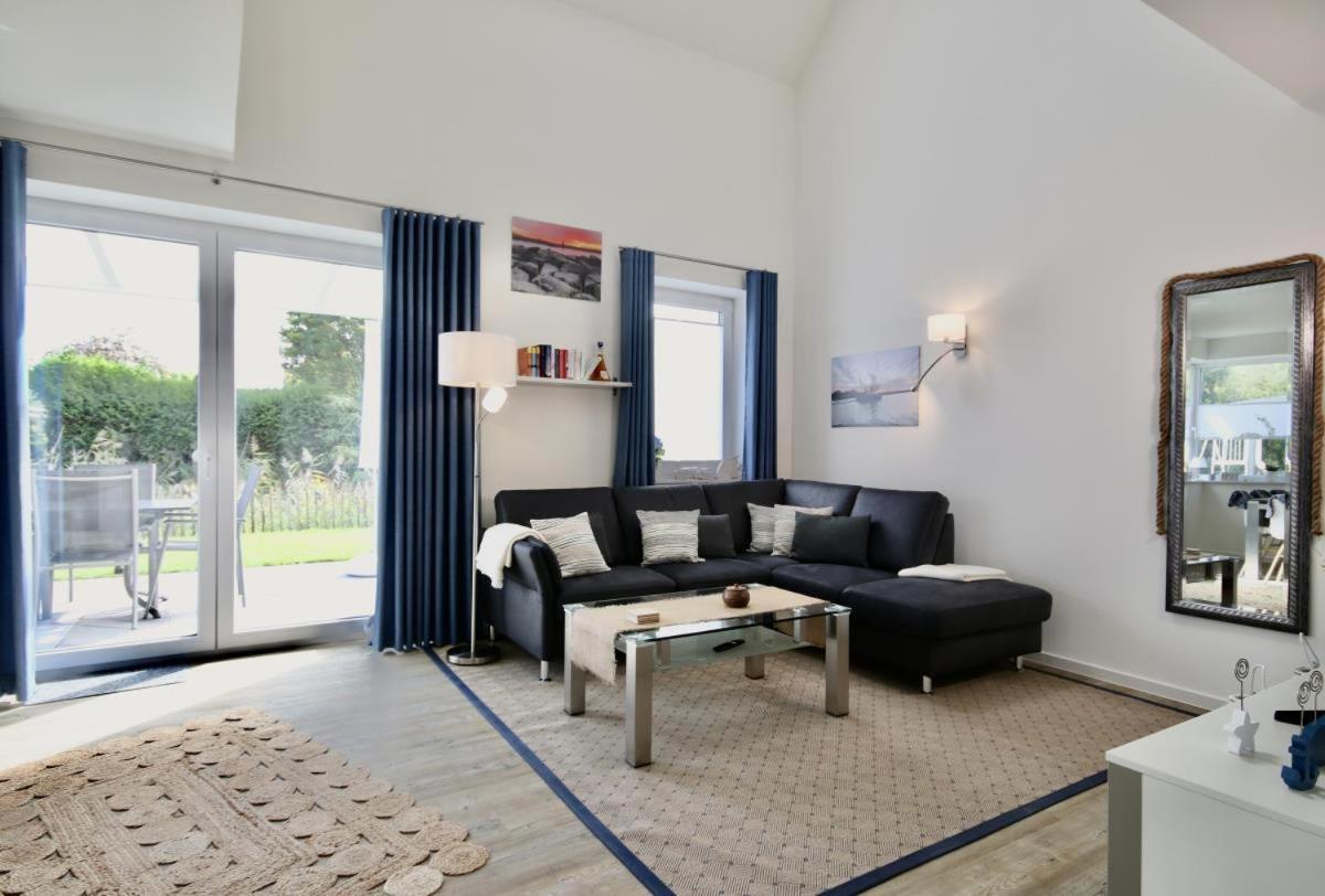 Am Kutterhafen 18a Das Blaue Haus — 4-Star Luxury Hotel in Butjadingen, Germany