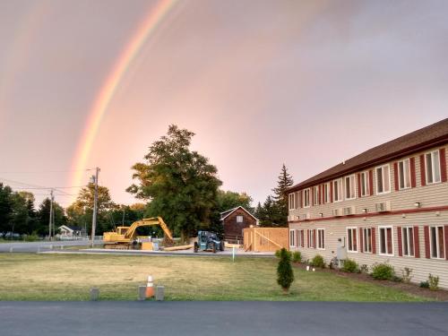 Stay Inn and Suites - photo 14