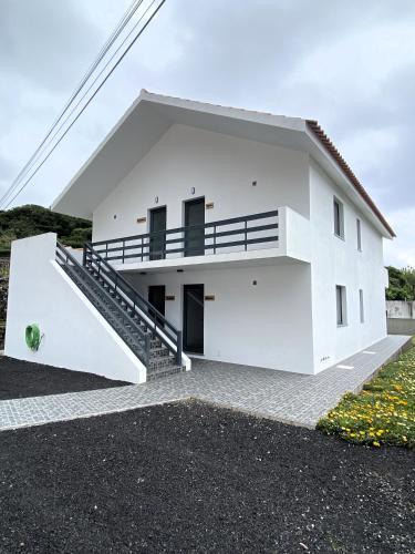 Apartamentos 4 estações — 4-Star Luxury Hotel in Lajes Das Flores, Portugal