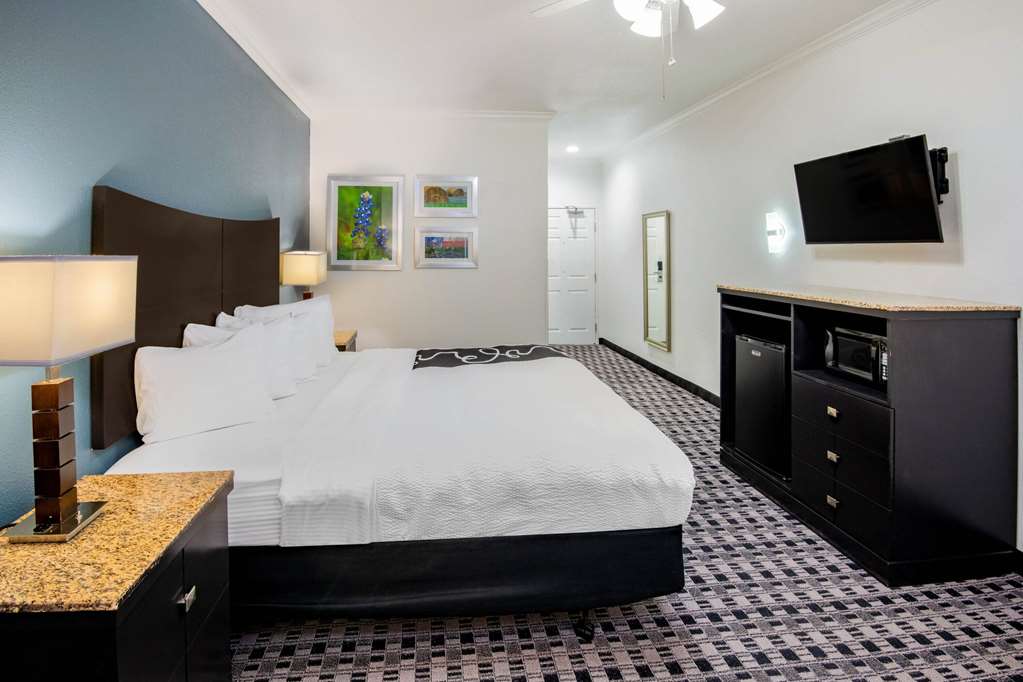 La Quinta Inn & Suites by Wyndham Dalhart - photo 41