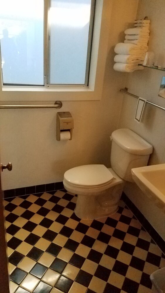 Southsider Motel - photo 11