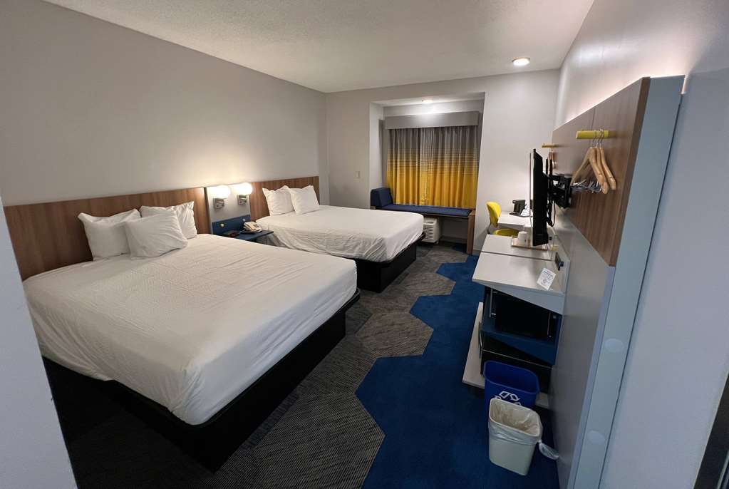 Microtel Inn & Suites by Wyndham Charlotte Northlake - photo 8