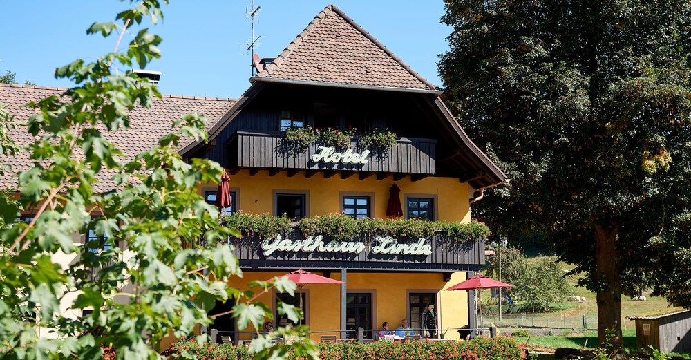 Hotel & Restaurant Linde — hotel in Muenstertal/Schwarzwald