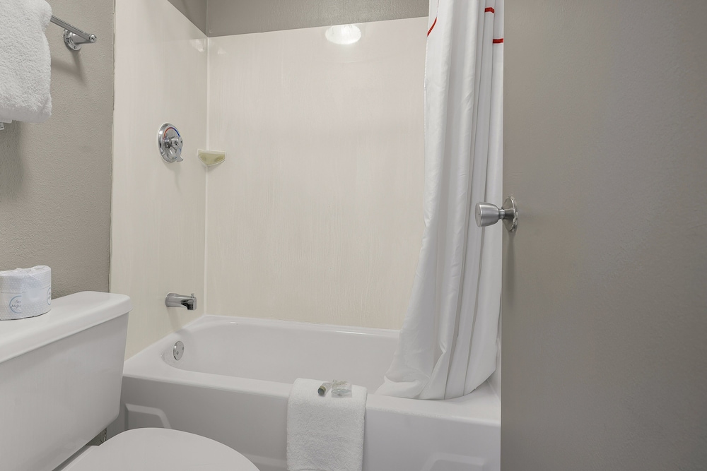 Red Roof Inn Detroit Royal Oak Madison Heights - photo 21