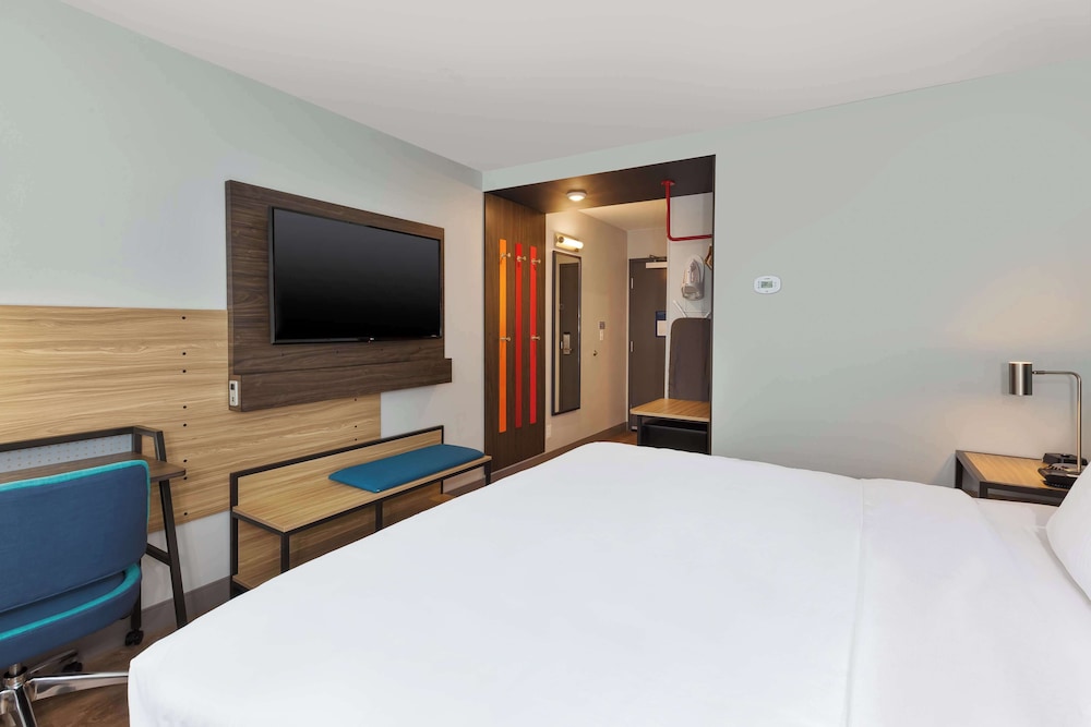 Tru By Hilton Comstock Park Grand Rapids - photo 7