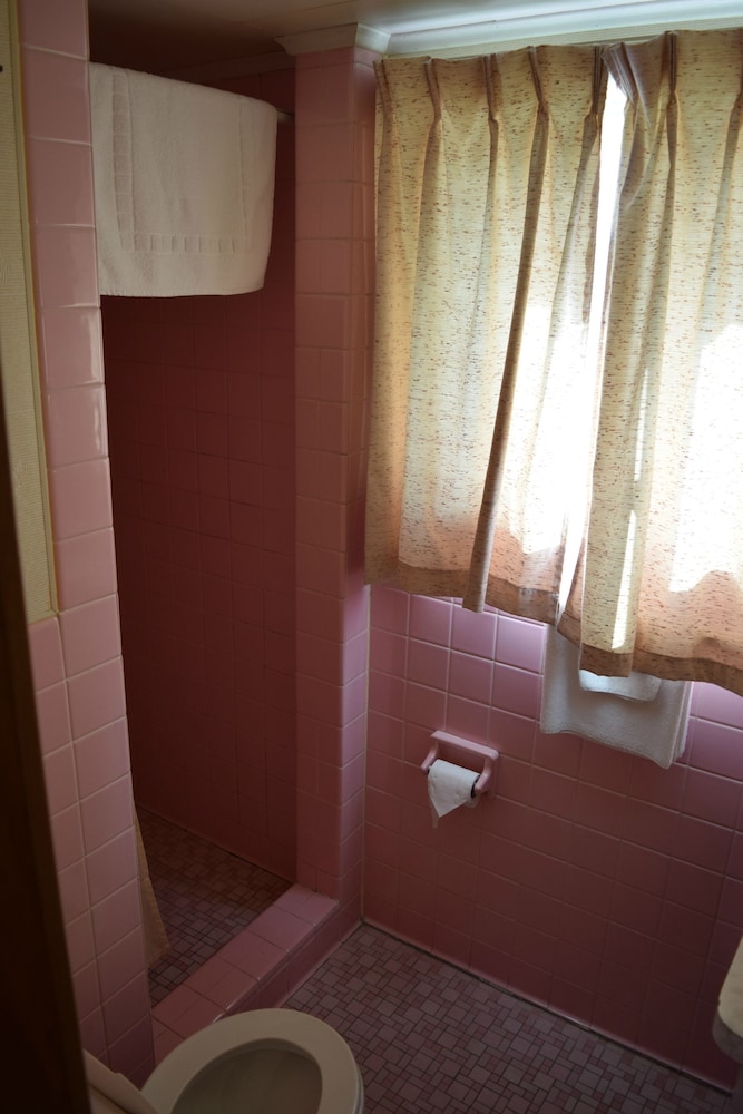 Mid City Motel - photo 11