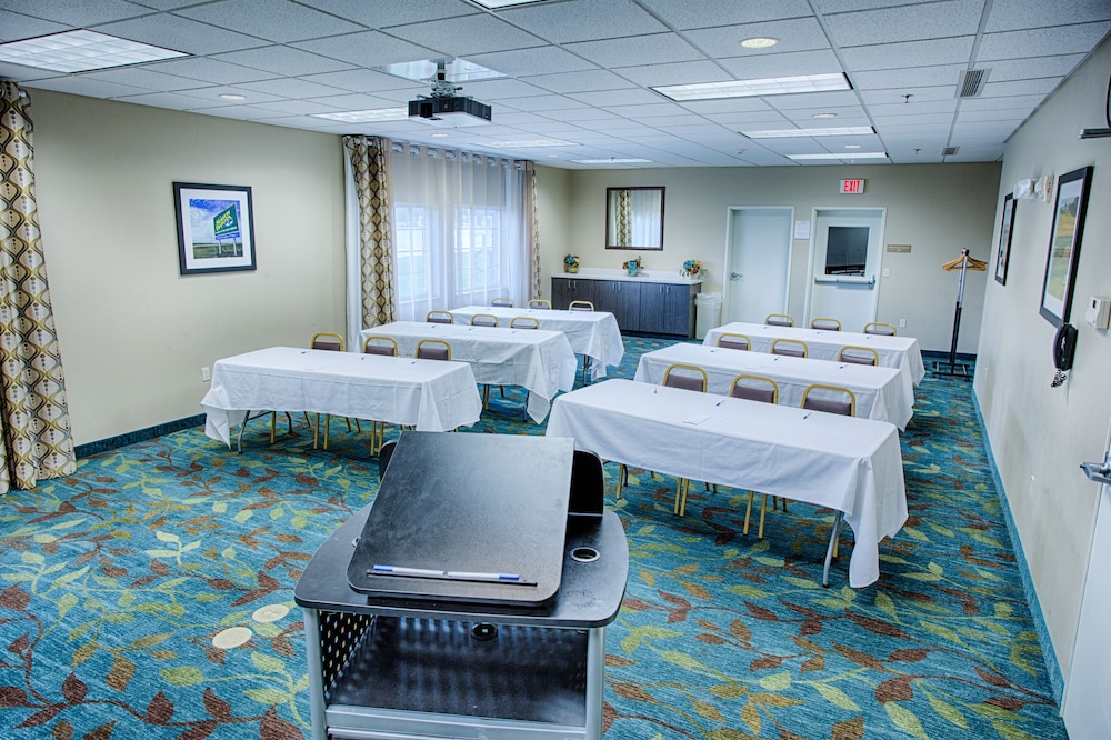 Candlewood Suites Fargo N. Dakota State University by IHG - photo 60