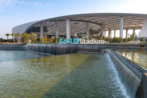 Spacious 3Bedroom Apt close to LAX & Sofi Stadium — 4-Star Luxury Hotel in Los Angeles, United States