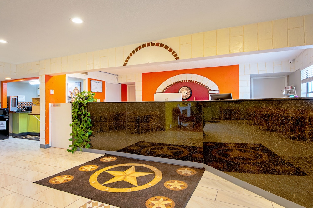 Economy Inn & Suites — hotel in Denton