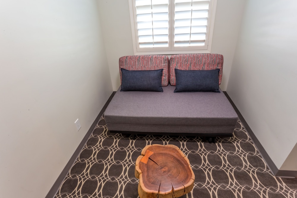 University Inn Tempe - photo 22