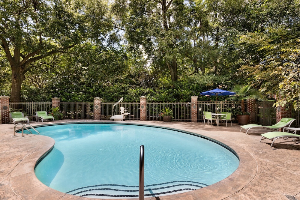 Holiday Inn Express & Suites Mt. Pleasant by IHG - photo 21