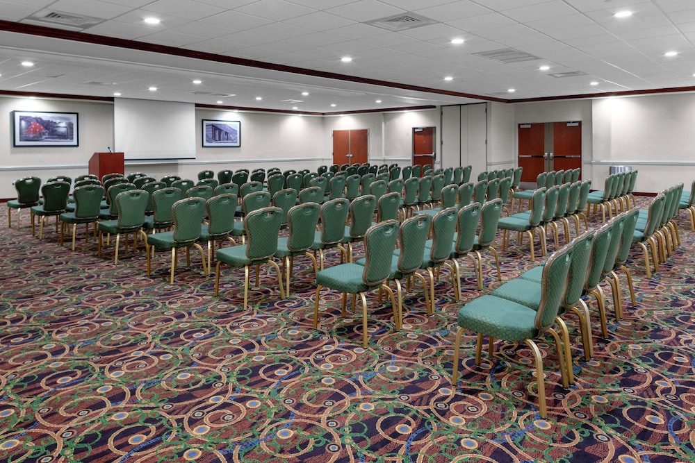 Hampton Inn Woodbridge - photo 38