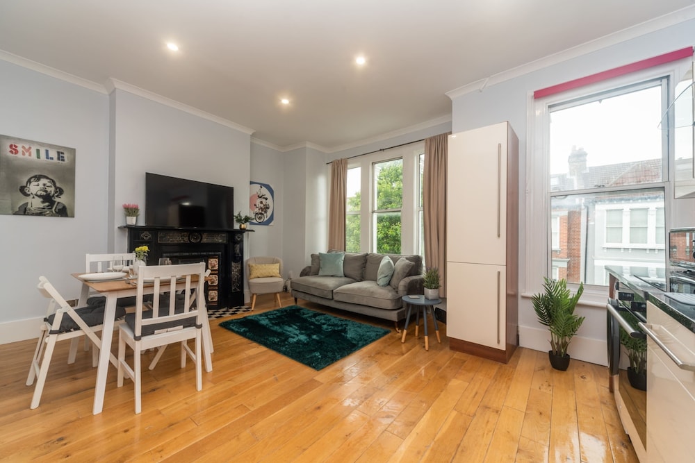Clapham Art Apartment — 4-Star Luxury Hotel in London, United Kingdom