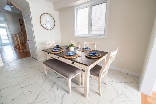 BRAND NEW home minutes from Niagara Falls. — 4-Star Luxury Hotel in Thorold, Canada