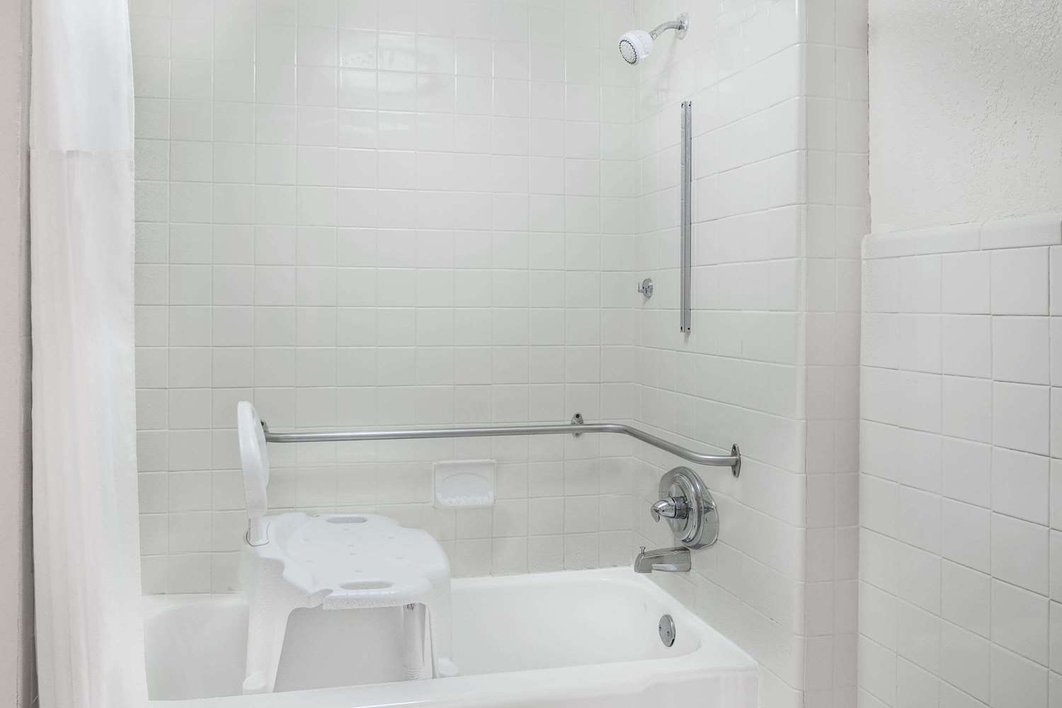 Days Inn by Wyndham Asheville Mall - photo 17