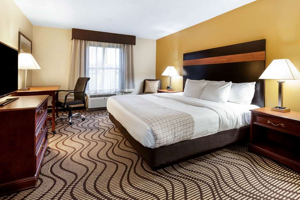 La Quinta Inn by Wyndham Sandusky near Cedar Point - photo 26