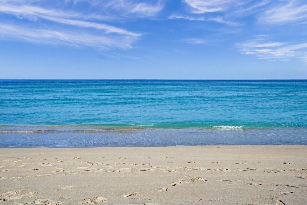 Coastal Studio by Hollywood Beach Boardwalk - photo 24