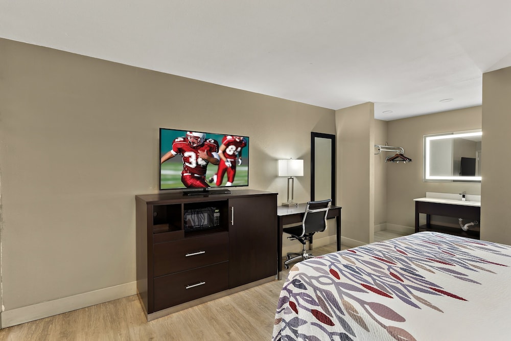 Red Roof Inn Redding - photo 4