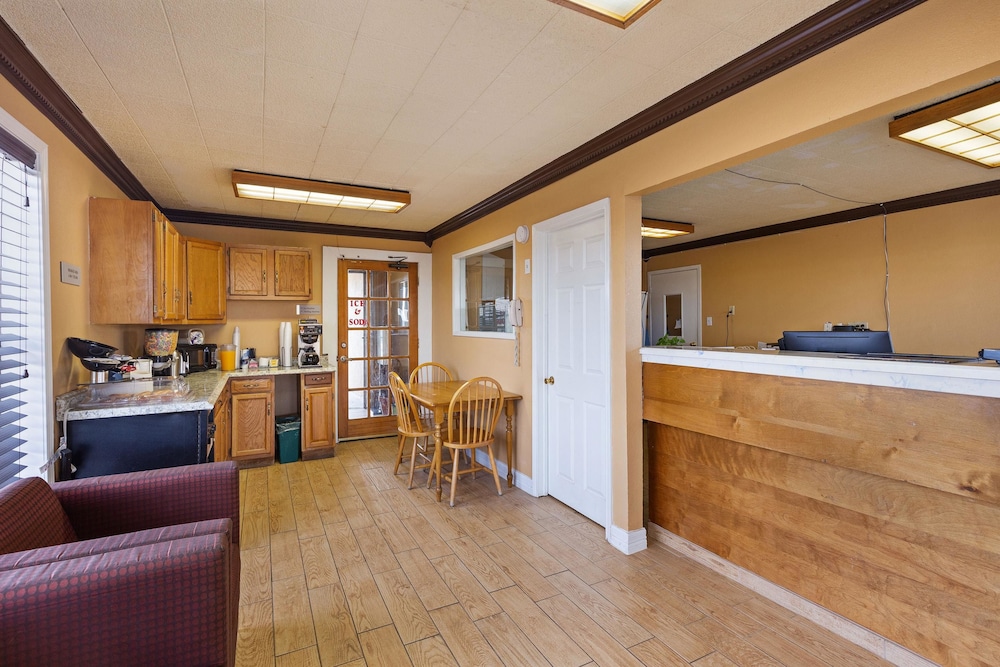 Econo Lodge Waco North I 35 - photo 4