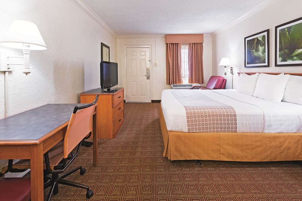 La Quinta Inn by Wyndham San Antonio Lackland - photo 13