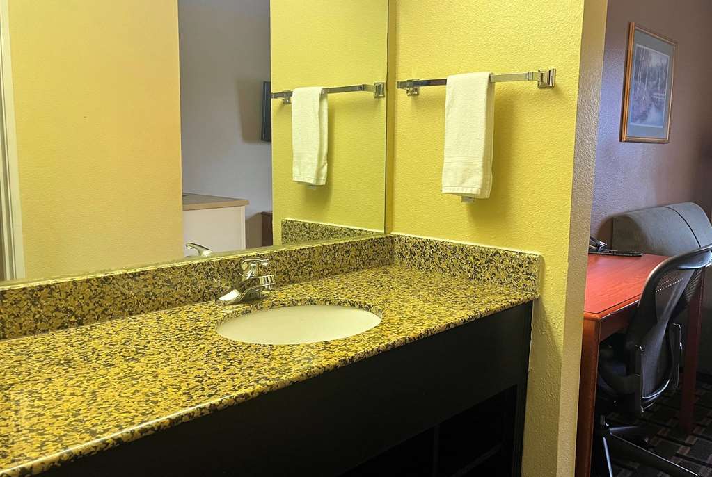 Super 8 by Wyndham Indianapolis NE Castleton Area - photo 30