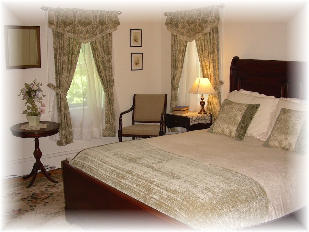 The Maples at Warner - carbon neutral hotel in Warner