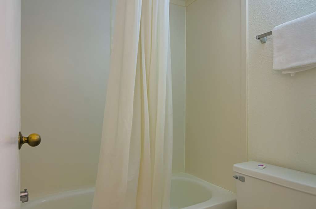 Motel 6 Barstow CA - photo 23