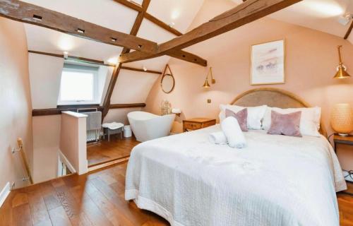Rose & Star Cottage — 5-Star Luxury Hotel in Frome, United Kingdom