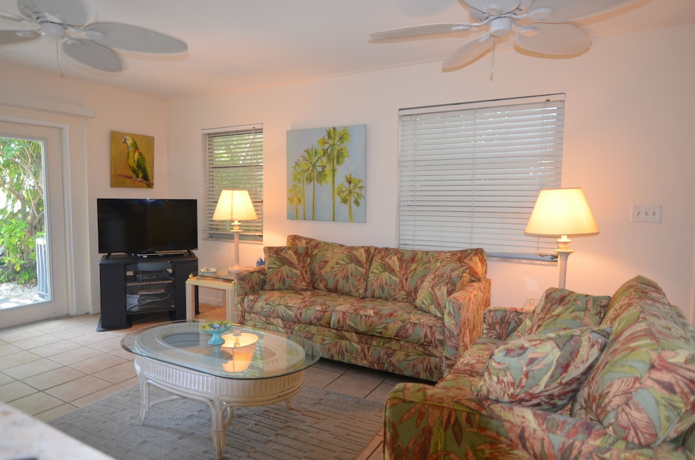 Oasis at John's Pass Madeira Beach - photo 34