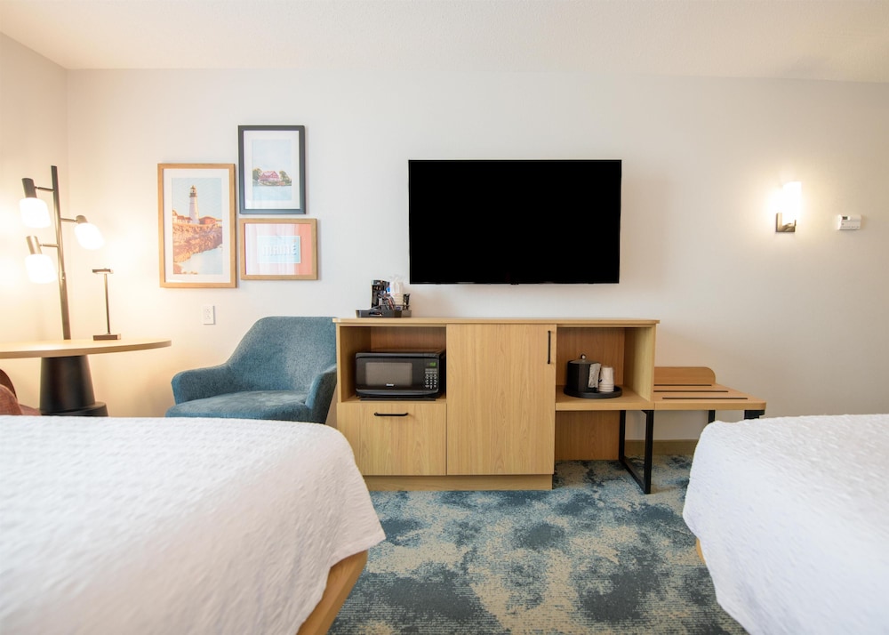 Hampton Inn Presque Isle Maine - photo 21
