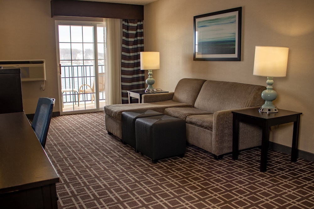 Holiday Inn Express Le Claire Riverfront Davenport by IHG - photo 16