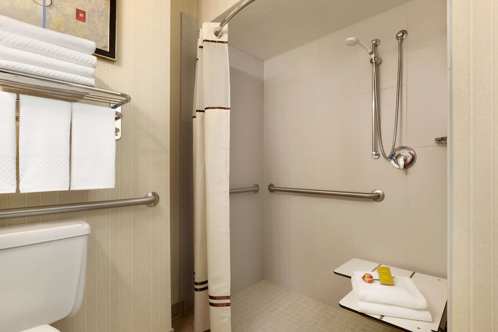 DoubleTree by Hilton Minneapolis Park Place - photo 36