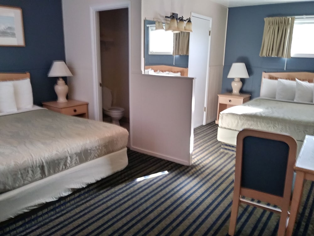 Pacific Reef Hotel & Light Show - photo 5