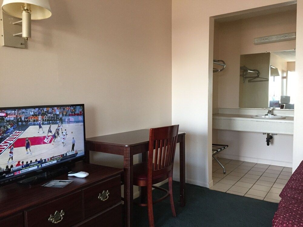 Slumber Inn Of Harrisonville - photo 15