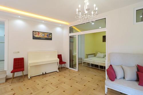 Unique 3 Apt Combo for 6 Guests by Wehost