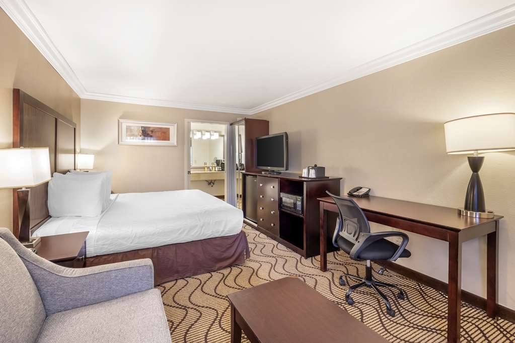 Best Western Plus Orchid Hotel & Suites - photo 71