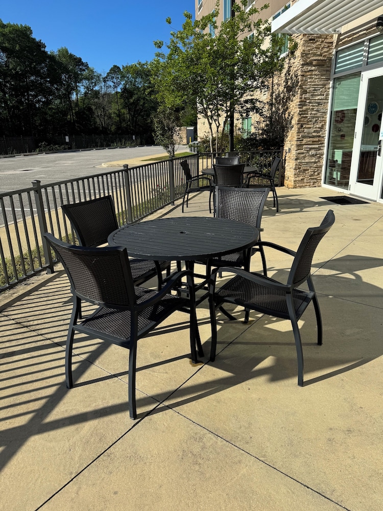 Holiday Inn Express & Suites Mobile University Area by IHG - photo 68