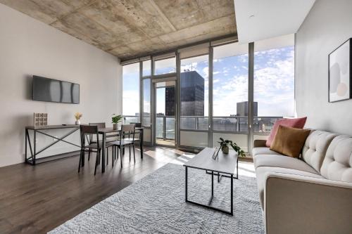 Towers at Opop 2102 Spacios and Cozy 1 bd 1 b in Saint Louis, United States