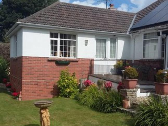 Private Apartment Parking Sea And Country Views — 4-Star Luxury Hotel in Lyme Regis, United Kingdom