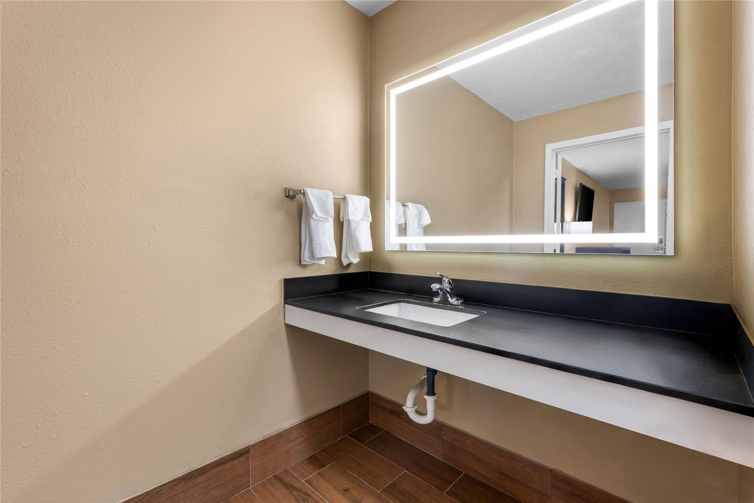Super 8 by Wyndham Gadsden AL - photo 21